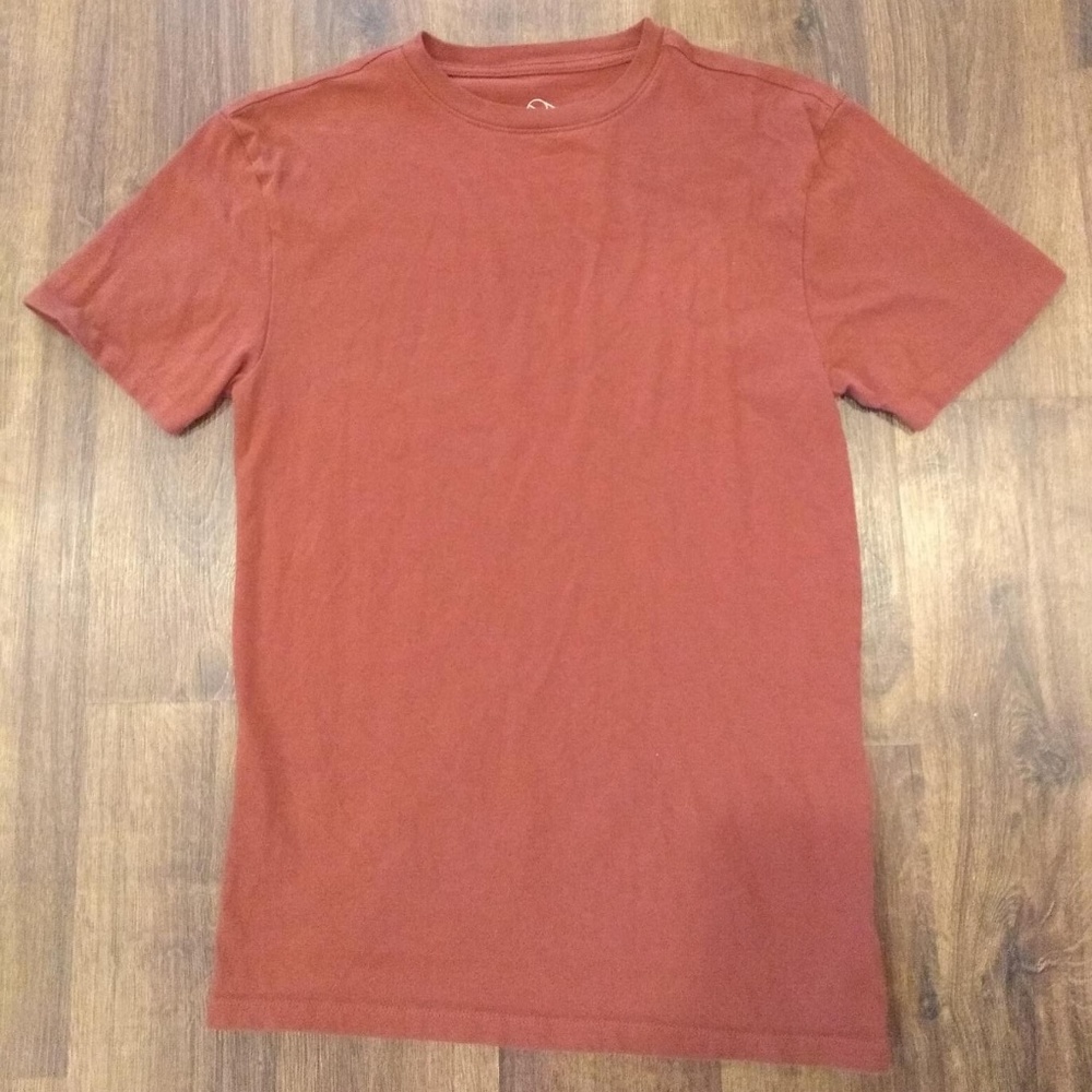 Rust colored T-shirt